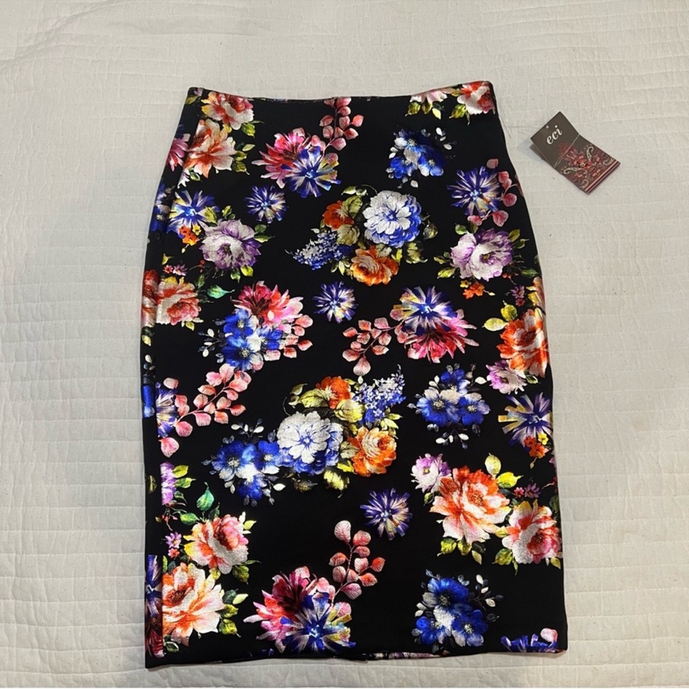 ECI- Floral Pencil Skirt with Metallic Floral designs
Is NWT